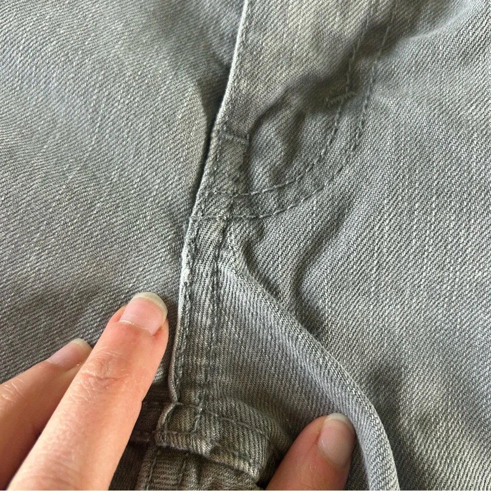 [Levi’s] Gray Straight Leg Jeans W30 L30